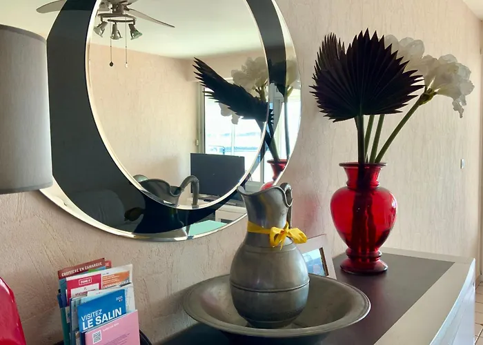 Mar E Souleu Avec Terrasse Et Vue Au Grau Du Roi Appartement